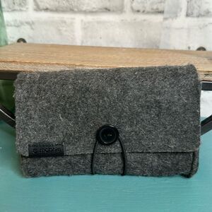 Mophie travel charger felt bag with button closure